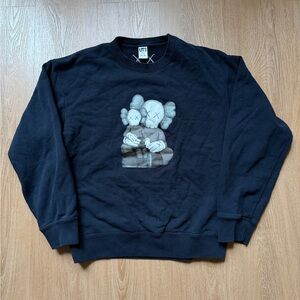 KAWS x Uniqlo Sweatshirt Mens Small Crewneck Companion Graphic Pullover Art